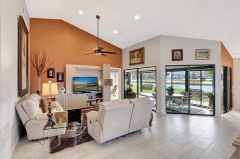 8240 Waterline Drive, Boynton Beach FL - photo 6 of 47