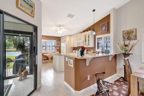 8240 Waterline Drive, Boynton Beach FL - photo 13 of 47