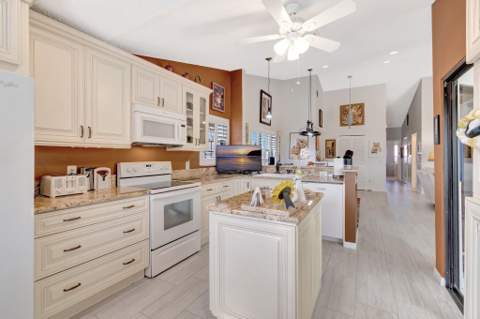8240 Waterline Drive, Boynton Beach FL - photo 15 of 47