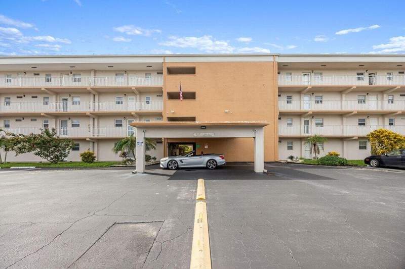2 bedroom Condominium at 2515 NE 1st Court #209, Village Royale On The Green Condo, Boynton Beach — photo 2