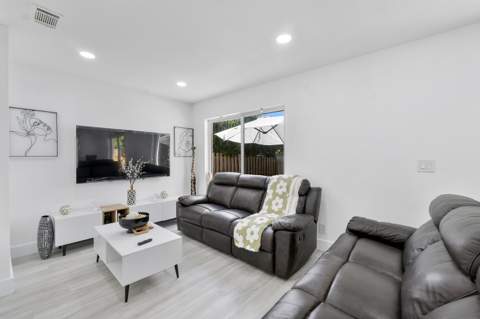 6363 Seagrape Circle, Margate FL - photo 8 of 14