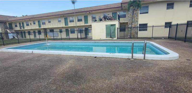 2 bedroom Condominium at 4800 NW 24th Court #D214, Bristol Court Condo, Lauderdale Lakes — photo 2