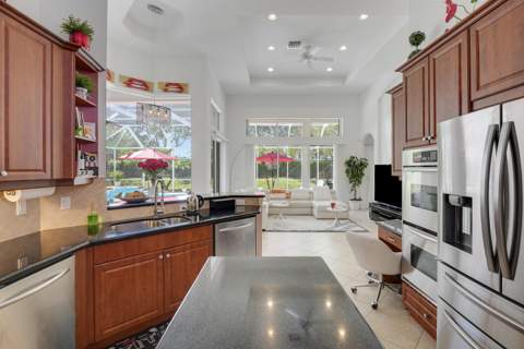 8197 Butler Greenwood Drive, West Palm Beach FL - photo 8 of 46