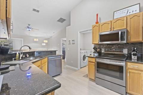 861 SE Cavern Avenue, Port St. Lucie FL - photo 7 of 25