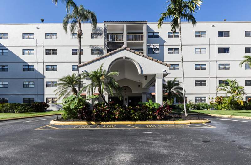 2 bedroom Condominium at 701 NW 19th Street #401, Tennis Club II, Fort Lauderdale — photo 3