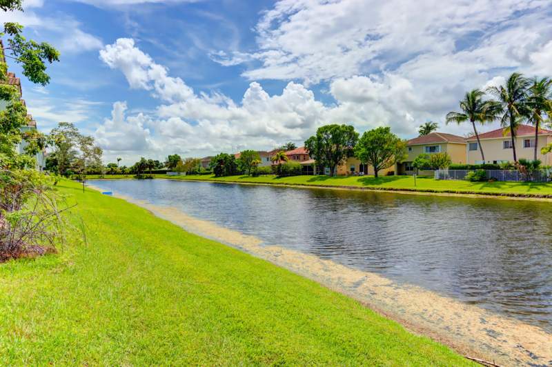 2 bedroom Townhouse at 3061 Laurel Ridge Circle, Thousand Oaks, Riviera Beach — photo 3