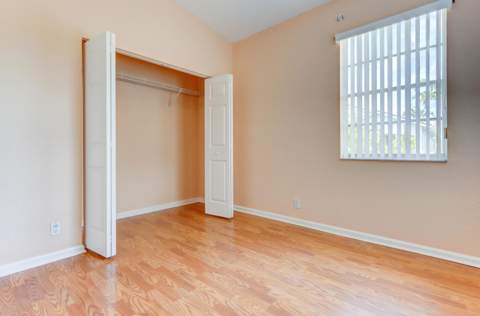3061 Laurel Ridge Circle, Riviera Beach FL - photo 15 of 20