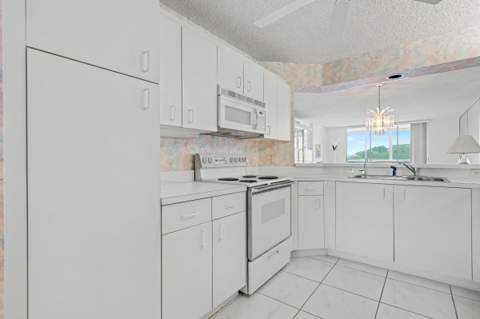 7552 Trent Drive #301, Tamarac FL - photo 11 of 35