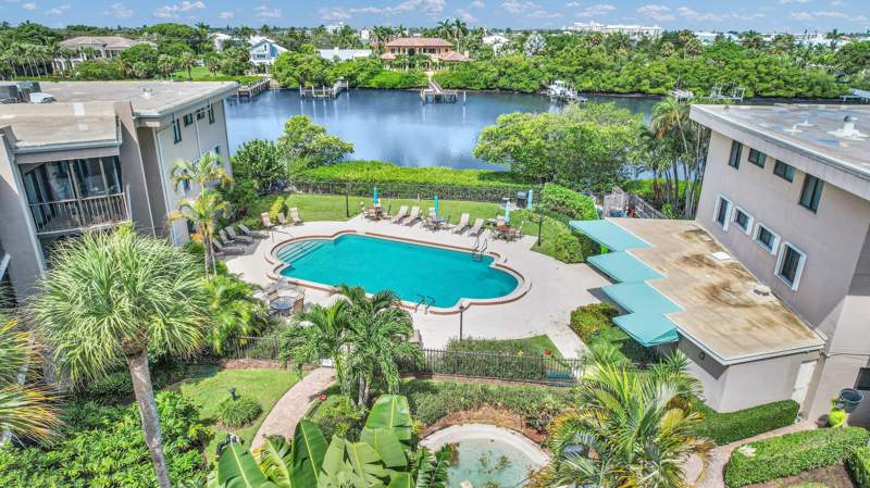 2 bedroom Condominium at 3605 S Ocean Boulevard #230 C, Southgate Condo, South Palm Beach — photo 2