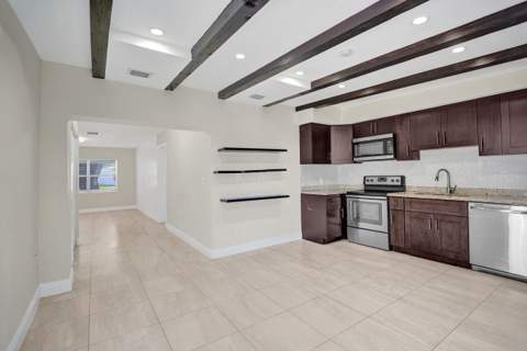 131 NE 51st Street, Oakland Park FL - photo 6 of 22