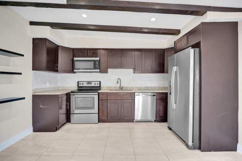 131 NE 51st Street, Oakland Park FL - photo 8 of 22