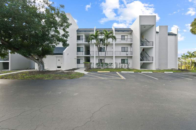 2 bedroom Condominium at 1605 S Us Highway 1 #301v6, Jupiter Ocean And Racquet Club, Jupiter — photo 4