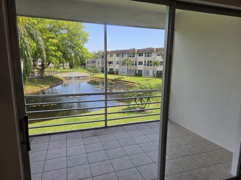3400 NW 48th Avenue #512, Lauderdale Lakes FL - photo 9 of 31