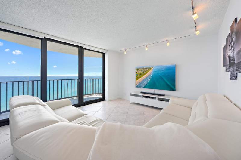 2 bedroom Condominium at 5420 N Ocean Drive #Ph2, Connemara Condo, Riviera Beach — photo 4