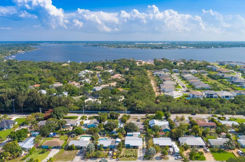 2 bedroom Single Family Residence at 2574 NE Roberta Street, South Jensen Heights, Jensen Beach — photo 3