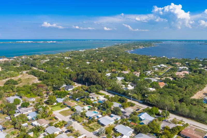 2 bedroom Single Family Residence at 2574 NE Roberta Street, South Jensen Heights, Jensen Beach — photo 5