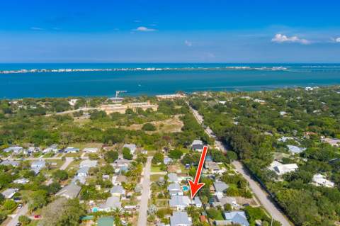 2574 NE Roberta Street, Jensen Beach FL - photo 6 of 25
