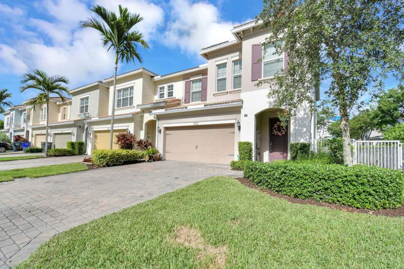 3 bedroom Townhouse at 1105 Banyan Drive, Hillcrest Country Club North, Hollywood — photo 2