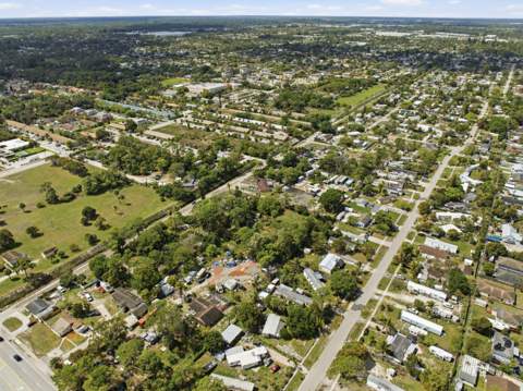 5133 Pine Grove Drive, West Palm Beach FL - photo 8 of 27