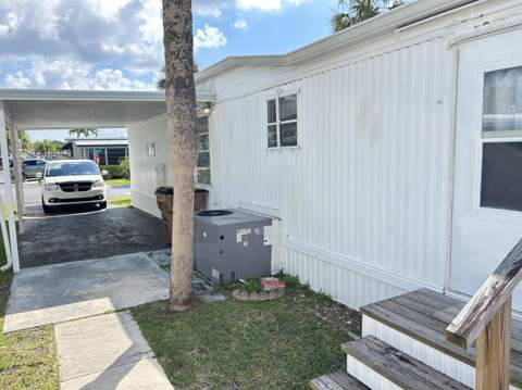 615 Alamanda Lane, Deerfield Beach FL - photo 9 of 49