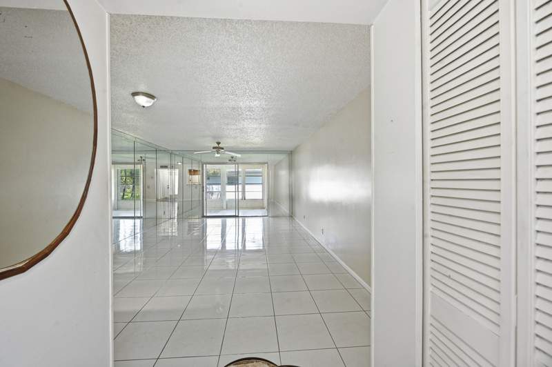 2 bedroom Condominium at 6525 S Oriole Boulevard, Villages Of Oriole Deauville Condo, Delray Beach — photo 3