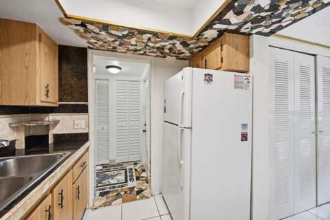 6525 S Oriole Boulevard, Delray Beach FL - photo 7 of 29