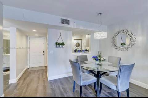 1350 SE 3rd Avenue #211, Dania Beach FL - photo 10 of 18
