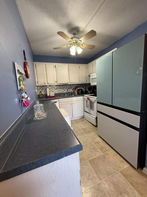81 Camden Drive #D, West Palm Beach FL - photo 8 of 19