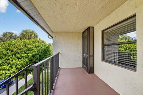7855 Willow Spring Drive #725, Lake Worth FL - photo 7 of 74