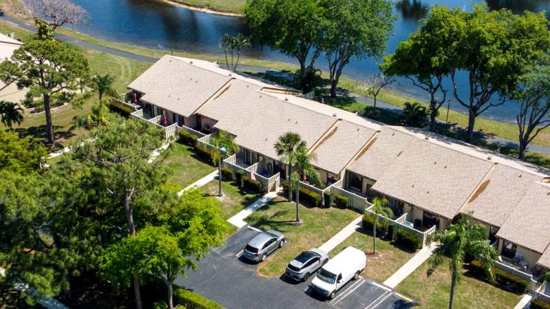 2 bedroom Villa at 1017 Green Pine Boulevard #C, Palm Club Village I Condo, West Palm Beach — photo 3