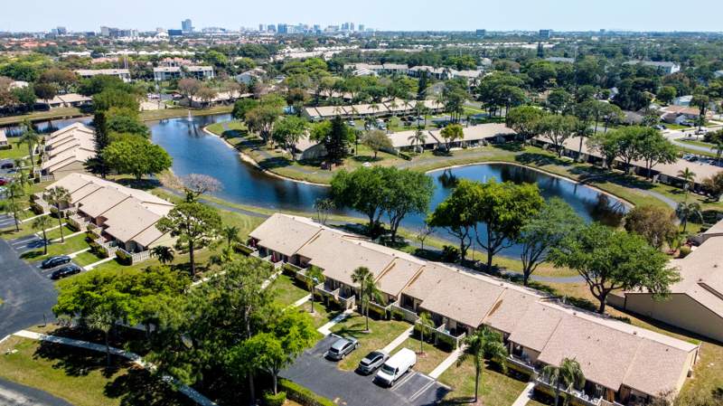 2 bedroom Villa at 1017 Green Pine Boulevard #C, Palm Club Village I Condo, West Palm Beach — photo 2