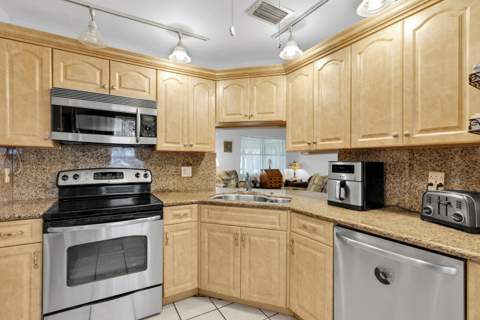 3 Vía De Casas Sur #102, Boynton Beach FL - photo 12 of 49