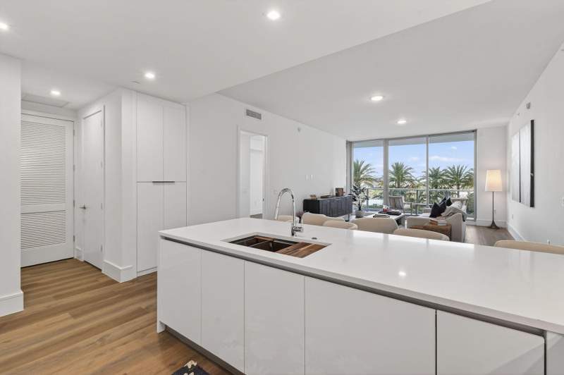 2 bedroom Condominium at 220 Lake Shore Drive #715, Nautilus 220 Condo, Lake Park — photo 5