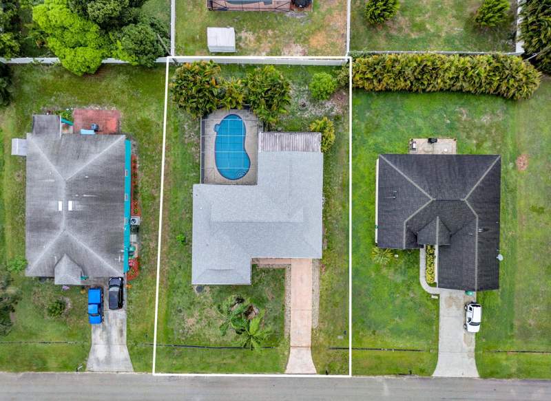 3 bedroom Single Family Residence at 1918 SE Cheltenham Street, Port St Lucie Section 10, Port St. Lucie — photo 2