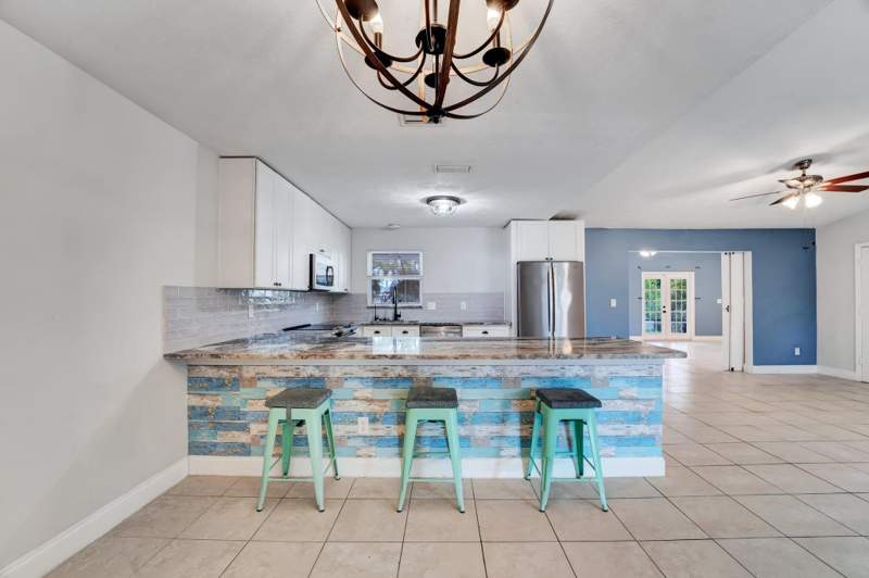 3 bedroom Single Family Residence at 1918 SE Cheltenham Street, Port St Lucie Section 10, Port St. Lucie — photo 4
