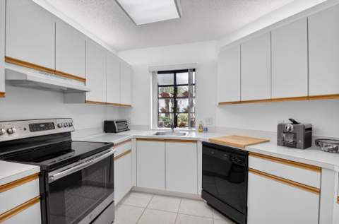 5226 Europa Drive #H, Boynton Beach FL - photo 13 of 61