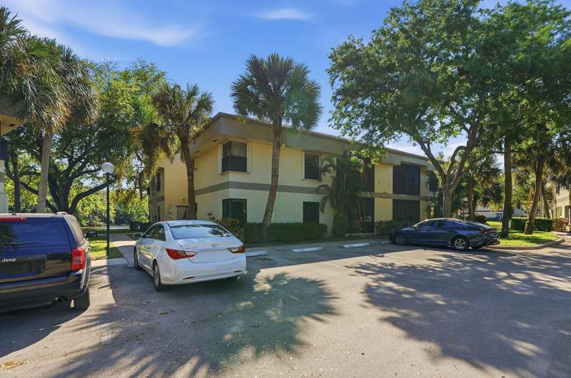 2 bedroom Condominium at 2928 Carambola Circle, Applewood Village Iv-D Condo, Coconut Creek — photo 2