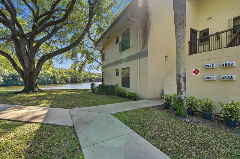 2 bedroom Condominium at 2928 Carambola Circle, Applewood Village Iv-D Condo, Coconut Creek — photo 4