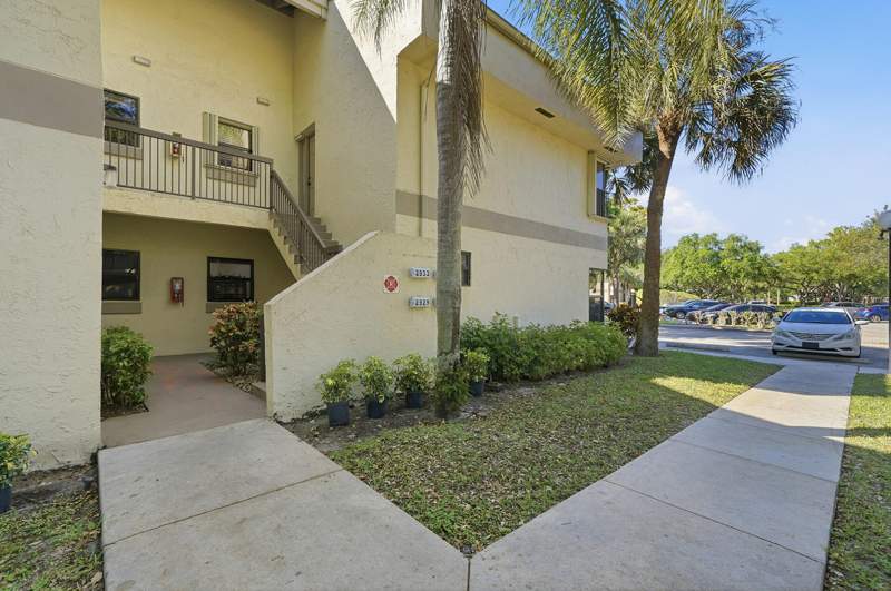 2 bedroom Condominium at 2928 Carambola Circle, Applewood Village Iv-D Condo, Coconut Creek — photo 5