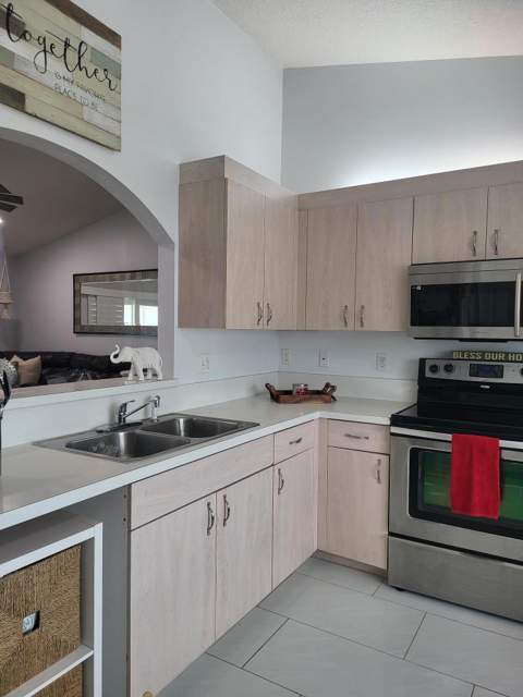 272 SW Crescent Avenue, Port St. Lucie FL - photo 6 of 29