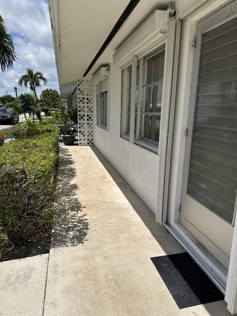 2 bedroom Condominium at 728 Ridge Road #31, Holly House Inc Condo In, Lantana — photo 2