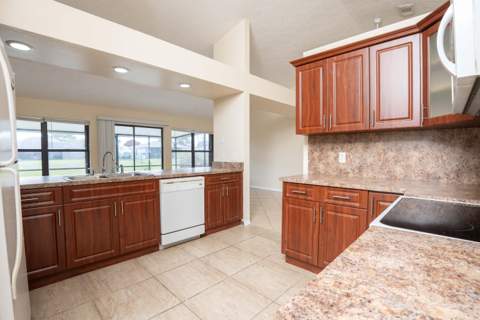 2456 SE Trail Avenue, Port St. Lucie FL - photo 7 of 36