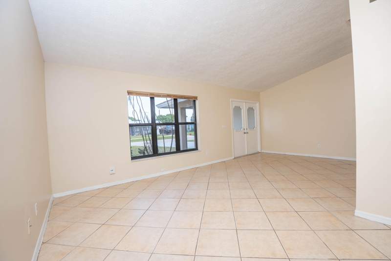 3 bedroom Single Family Residence at 2456 SE Trail Avenue, Port St Lucie Section 30, Port St. Lucie — photo 4
