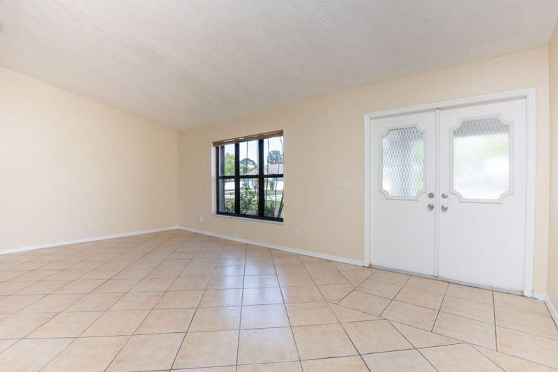 3 bedroom Single Family Residence at 2456 SE Trail Avenue, Port St Lucie Section 30, Port St. Lucie — photo 2