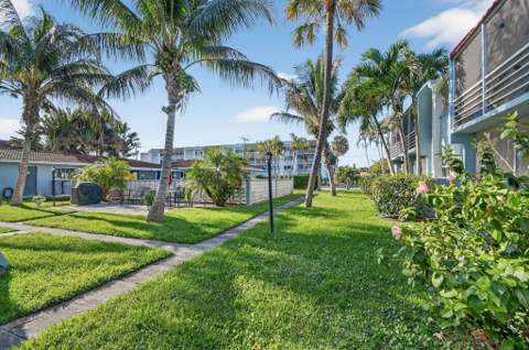 1432 S Lakeside Drive #4, Lake Worth Beach FL - photo 7 of 61