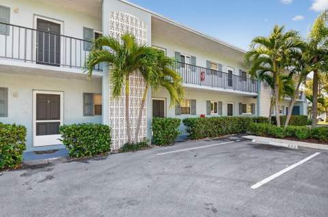 1432 S Lakeside Drive #4, Lake Worth Beach FL - photo 9 of 61