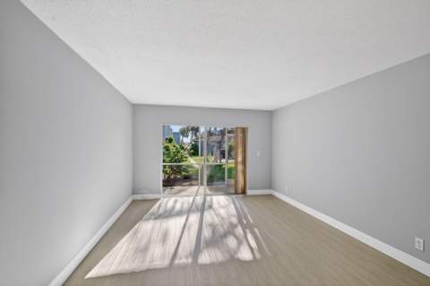 1432 S Lakeside Drive #4, Lake Worth Beach FL - photo 23 of 61