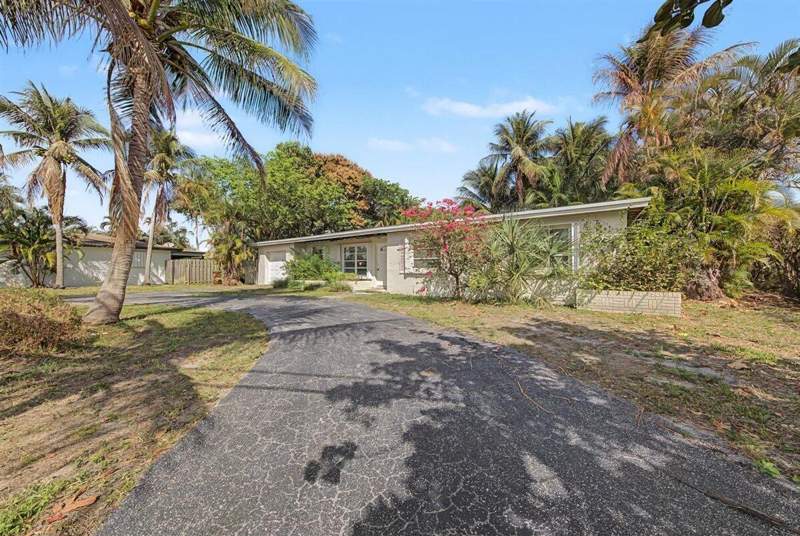 3 bedroom Single Family Residence at 7730 W Lake Drive, Lake Clarke Shores, Lake Clarke Shores — photo 4