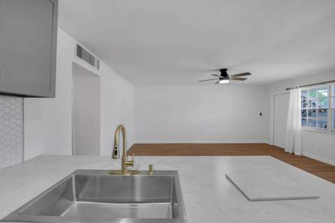 5203 NE 24th Terrace #B207, Fort Lauderdale FL - photo 10 of 31