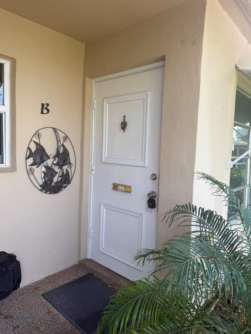 1 bedroom Condominium at 1052 North Drive #B, High Point Of Delray Sec 4, Delray Beach — photo 2